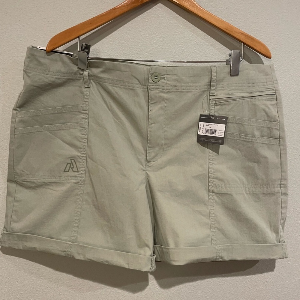 NWT Eddie Bauer Slightly Curvy cuffed hem shorts in Sage green. Size 18